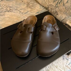 Birkenstock Brown Leather Boston slip-on clogs in very good used condition.